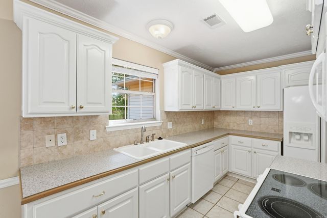 28 Hudson Bay Drive, Maumelle, AR 72113