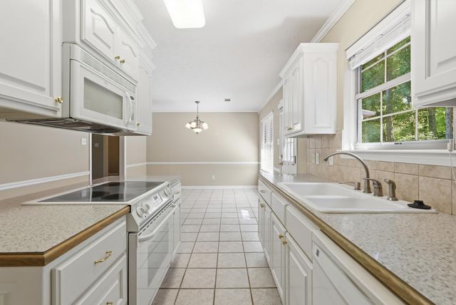 28 Hudson Bay Drive, Maumelle, AR 72113