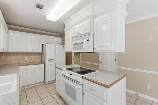 28 Hudson Bay Drive, Maumelle, AR 72113