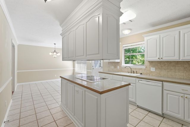 28 Hudson Bay Drive, Maumelle, AR 72113