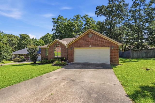 28 Hudson Bay Drive, Maumelle, AR 72113