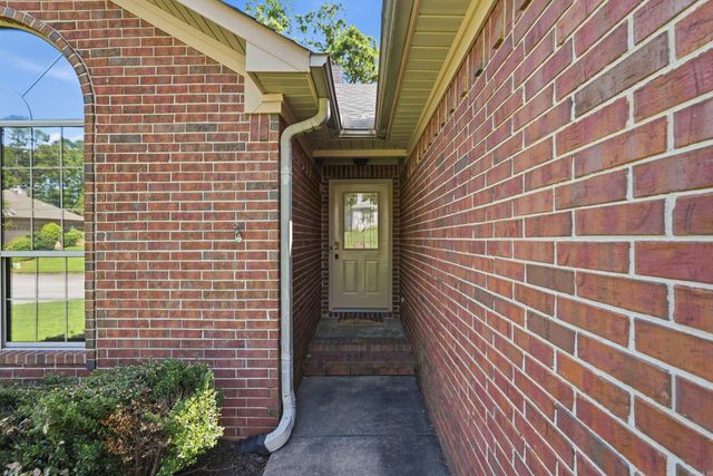 28 Hudson Bay Drive, Maumelle, AR 72113