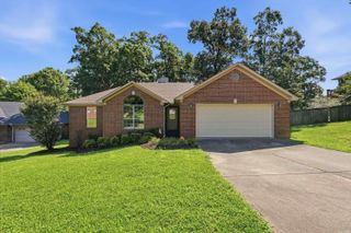 28 Hudson Bay Drive, Maumelle, AR 72113
