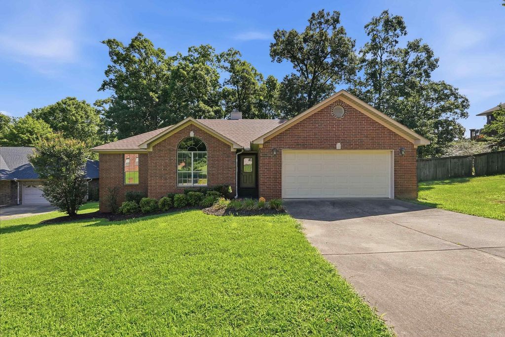 28 Hudson Bay Drive, Maumelle, AR 72113