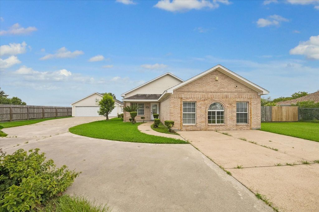 2709 Avenue D, San Leon, TX 77539
