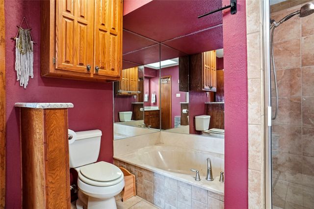 1901 Adams Lane, Azle, TX 76020