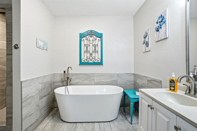 1901 Adams Lane, Azle, TX 76020