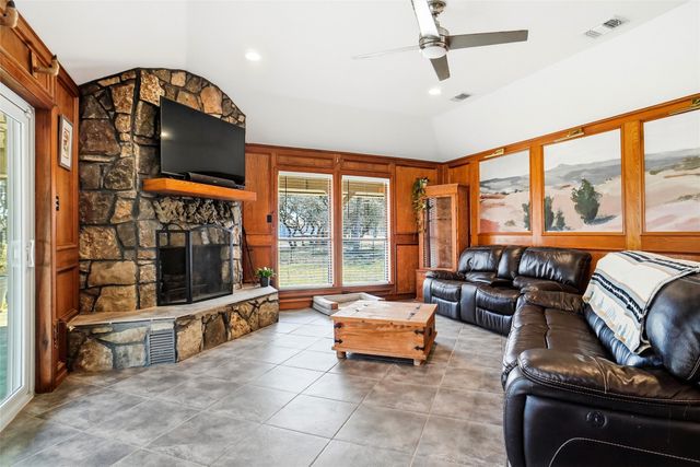 1901 Adams Lane, Azle, TX 76020