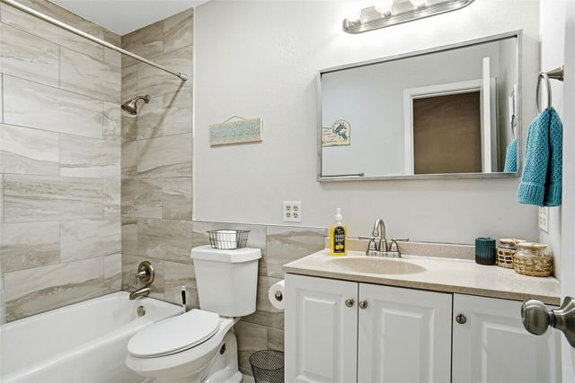 1901 Adams Lane, Azle, TX 76020