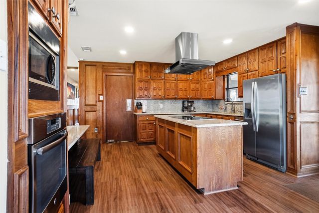 1901 Adams Lane, Azle, TX 76020