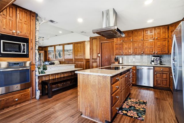 1901 Adams Lane, Azle, TX 76020