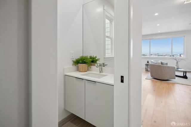 2120 Revere Avenue, San Francisco, CA 94124
