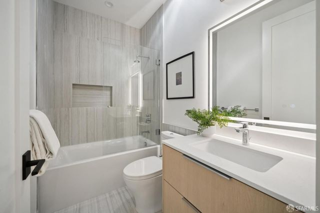 2120 Revere Avenue, San Francisco, CA 94124
