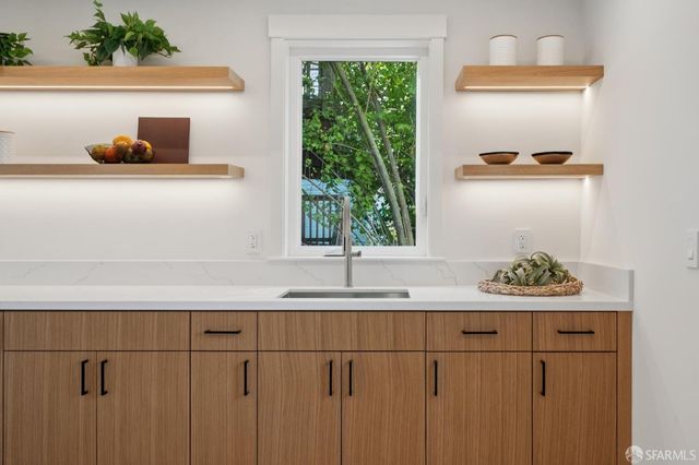 2120 Revere Avenue, San Francisco, CA 94124