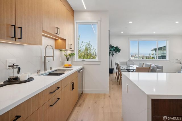 2120 Revere Avenue, San Francisco, CA 94124