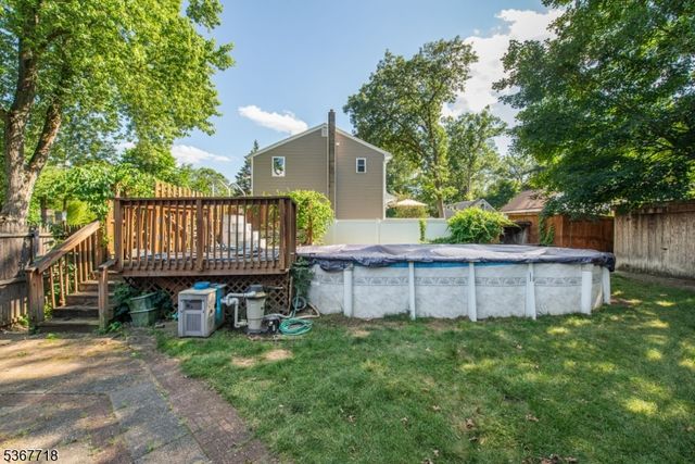 520 Skyline Lake Dr, Ringwood Boro, NJ 07456