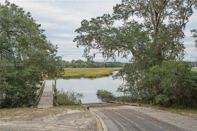 185 Bull Point Dr, Seabrook, SC 29940