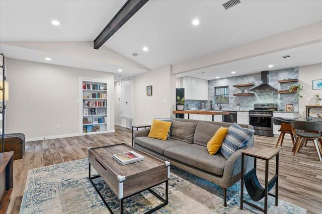 3010 Burleson RD A, Austin, TX 78741