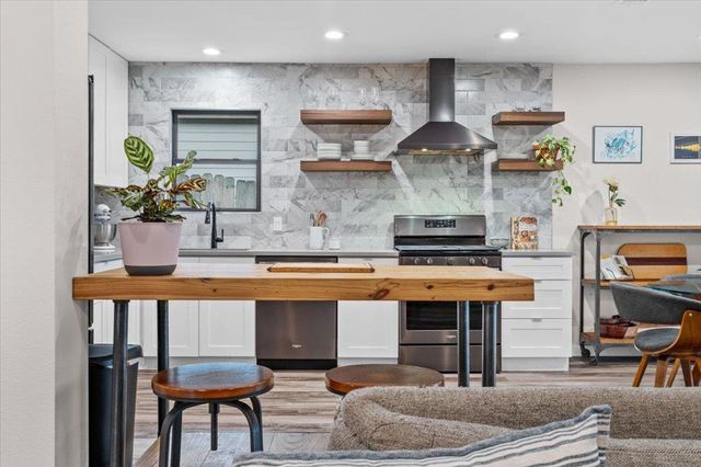 3010 Burleson RD A, Austin, TX 78741