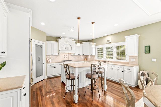 1260 Four Winds WAY, Hartland, WI 53029