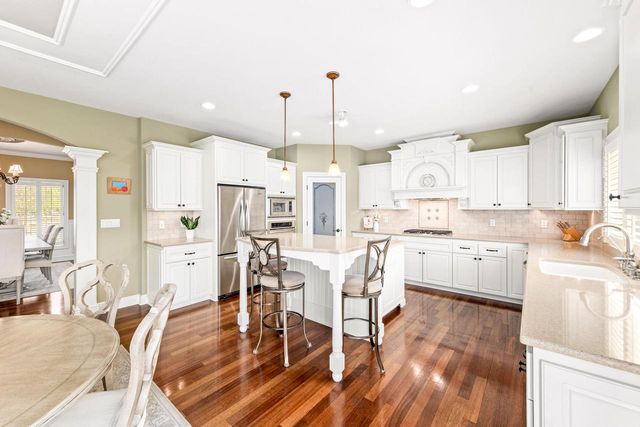 1260 Four Winds WAY, Hartland, WI 53029