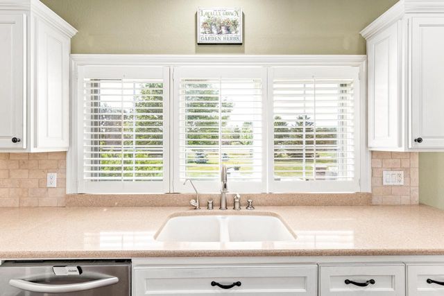 1260 Four Winds WAY, Hartland, WI 53029