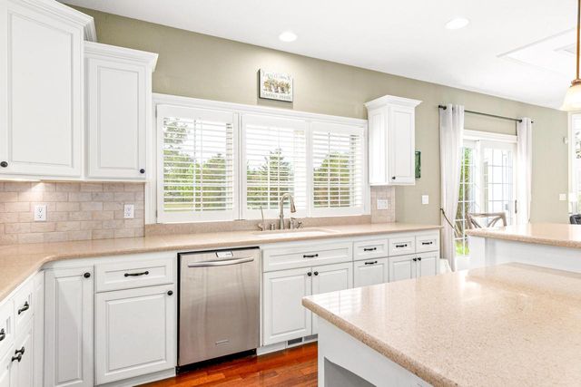 1260 Four Winds WAY, Hartland, WI 53029