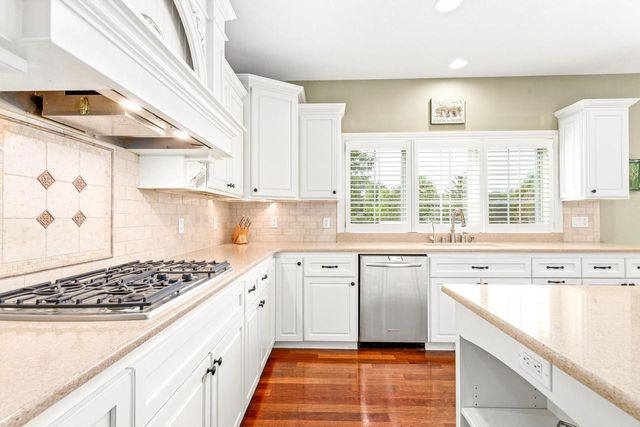 1260 Four Winds WAY, Hartland, WI 53029