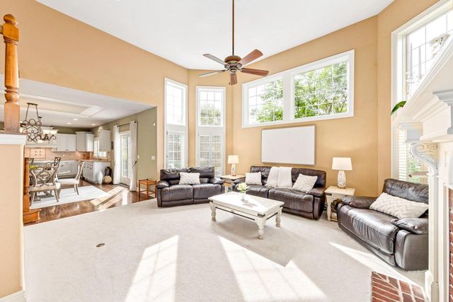 1260 Four Winds WAY, Hartland, WI 53029