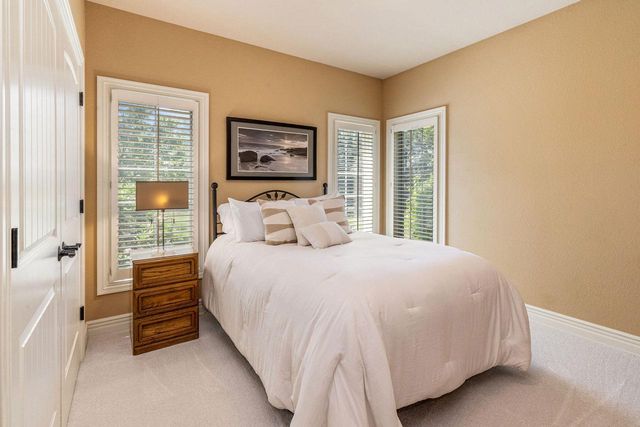 1260 Four Winds WAY, Hartland, WI 53029