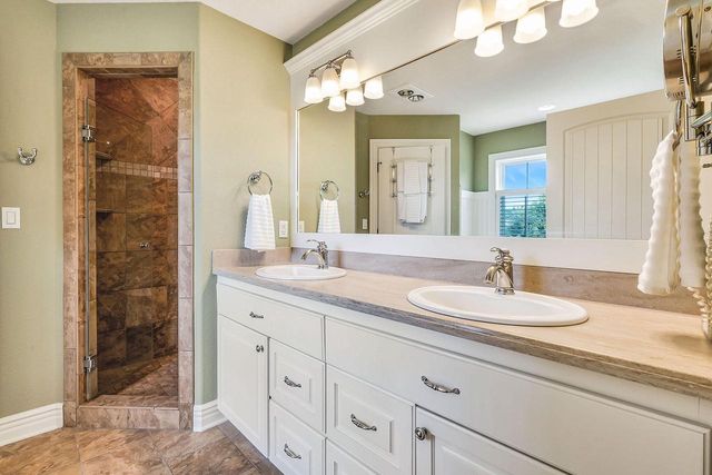 1260 Four Winds WAY, Hartland, WI 53029