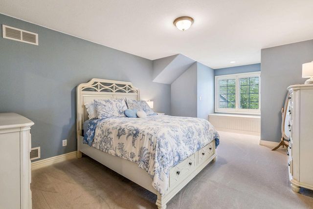1260 Four Winds WAY, Hartland, WI 53029