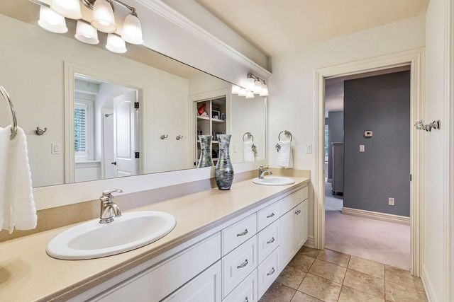 1260 Four Winds WAY, Hartland, WI 53029