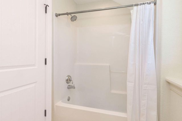 1260 Four Winds WAY, Hartland, WI 53029