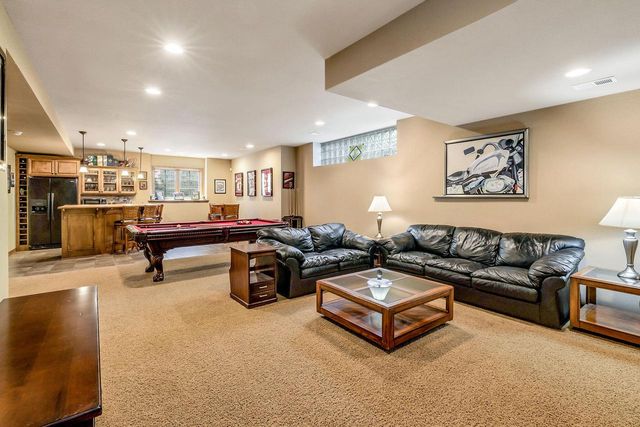 1260 Four Winds WAY, Hartland, WI 53029