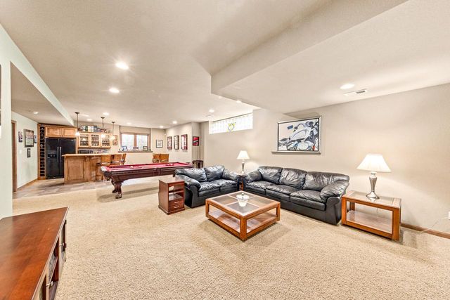 1260 Four Winds WAY, Hartland, WI 53029