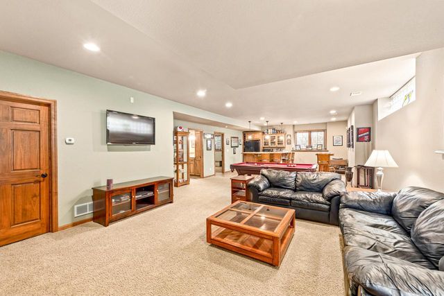 1260 Four Winds WAY, Hartland, WI 53029