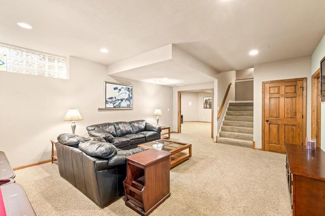 1260 Four Winds WAY, Hartland, WI 53029