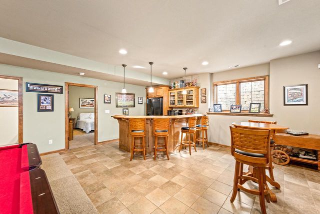 1260 Four Winds WAY, Hartland, WI 53029