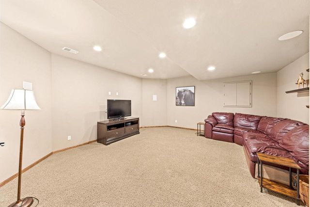 1260 Four Winds WAY, Hartland, WI 53029