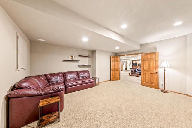 1260 Four Winds WAY, Hartland, WI 53029