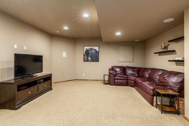 1260 Four Winds WAY, Hartland, WI 53029
