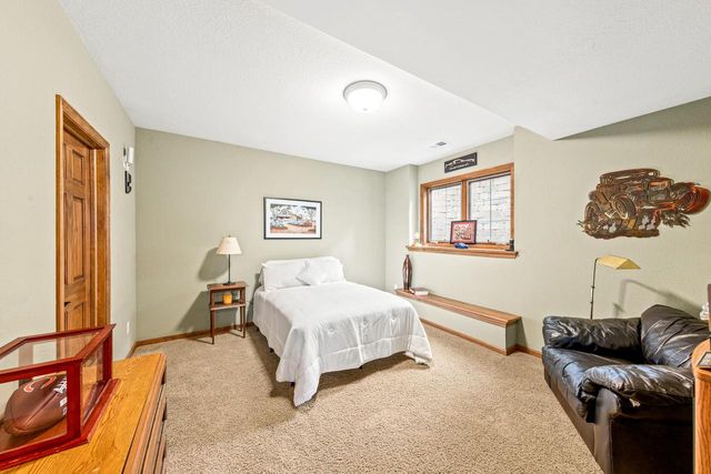 1260 Four Winds WAY, Hartland, WI 53029