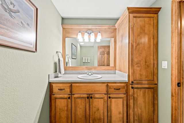 1260 Four Winds WAY, Hartland, WI 53029