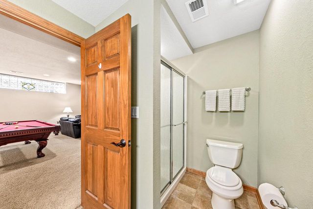 1260 Four Winds WAY, Hartland, WI 53029