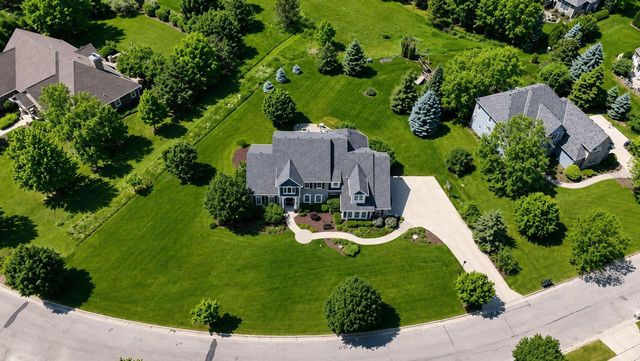 1260 Four Winds WAY, Hartland, WI 53029