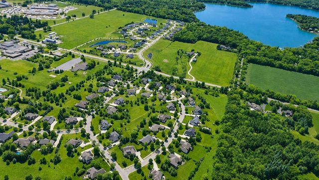 1260 Four Winds WAY, Hartland, WI 53029