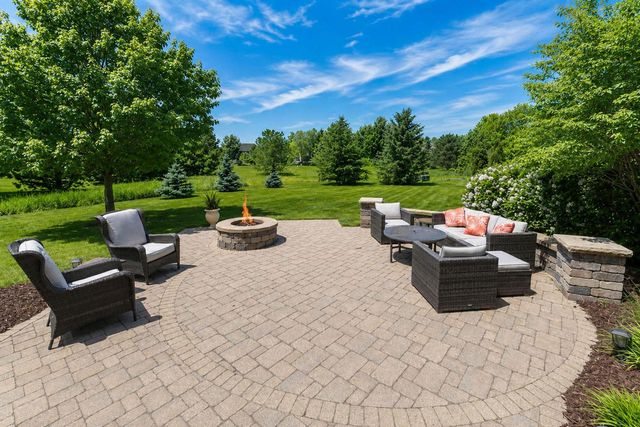 1260 Four Winds WAY, Hartland, WI 53029