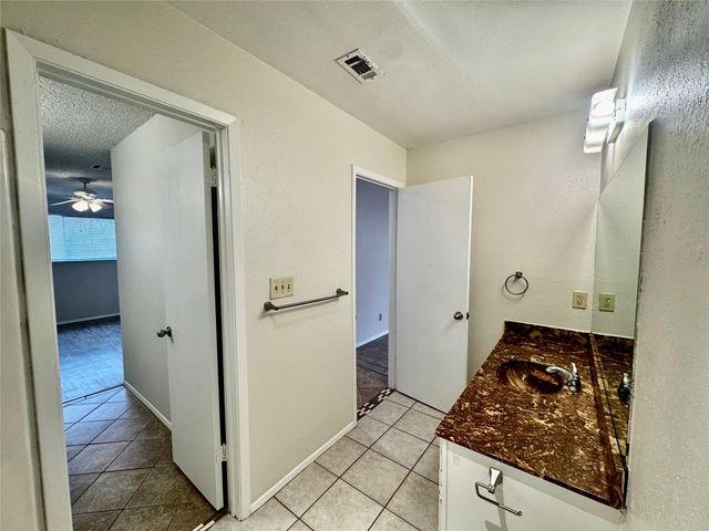 9404 Teasdale TER B, Austin, TX 78753