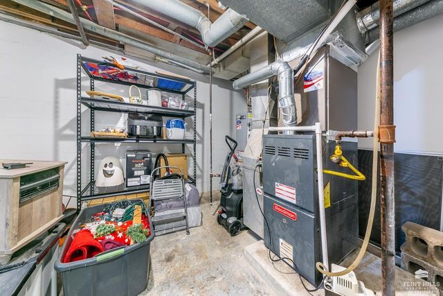 641 Zeandale Road, Manhattan, KS 66502